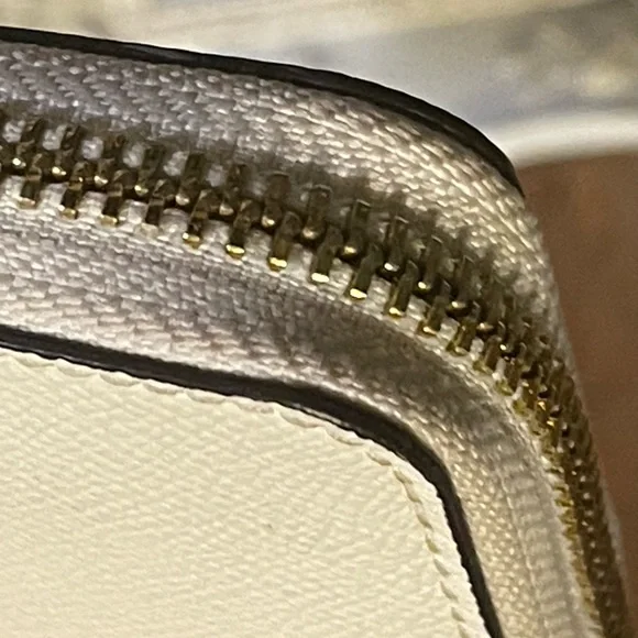 Coach Accordion White Refined Pebble Leather Zip Around Wallet - Picture 7 of 15